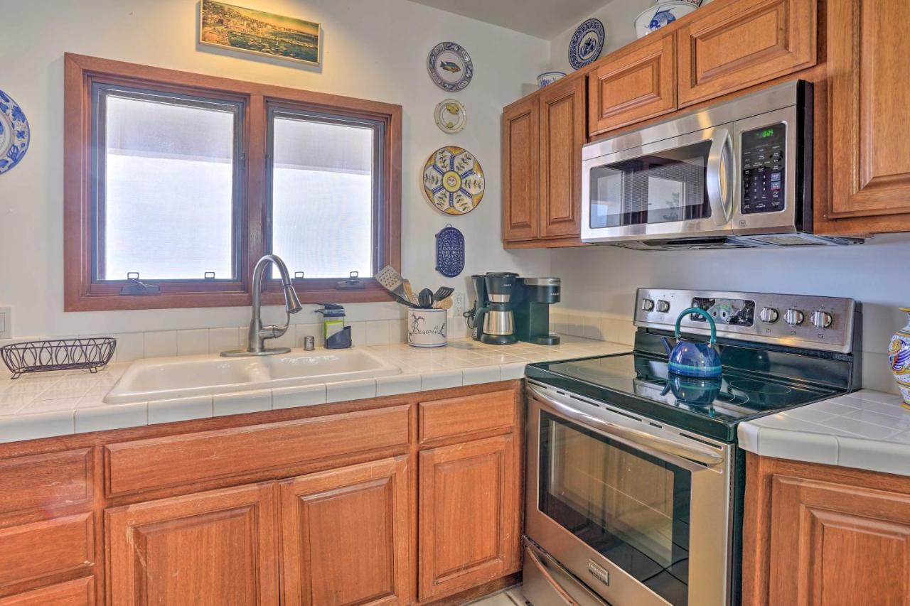 Quiet Avalon Getaway Villa With Ocean View And Balcony Екстериор снимка