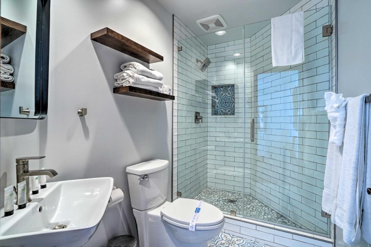 Quiet Avalon Getaway Villa With Ocean View And Balcony Екстериор снимка